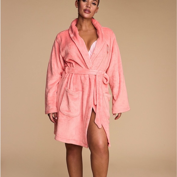 Robe Short cozy soft plush Victoria’s Secret size xsmall/small pink💗✨🎀 - Picture 7 of 12